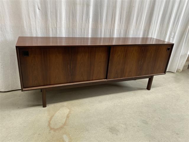  Analyzing image     lack00danishlab-sideboard-design-vintage-svedese-j43260